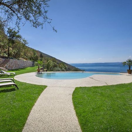 Villa Divina - Apt Icona Con Piscina E Vista Lago Castelletto Di Brenzone Buitenkant foto