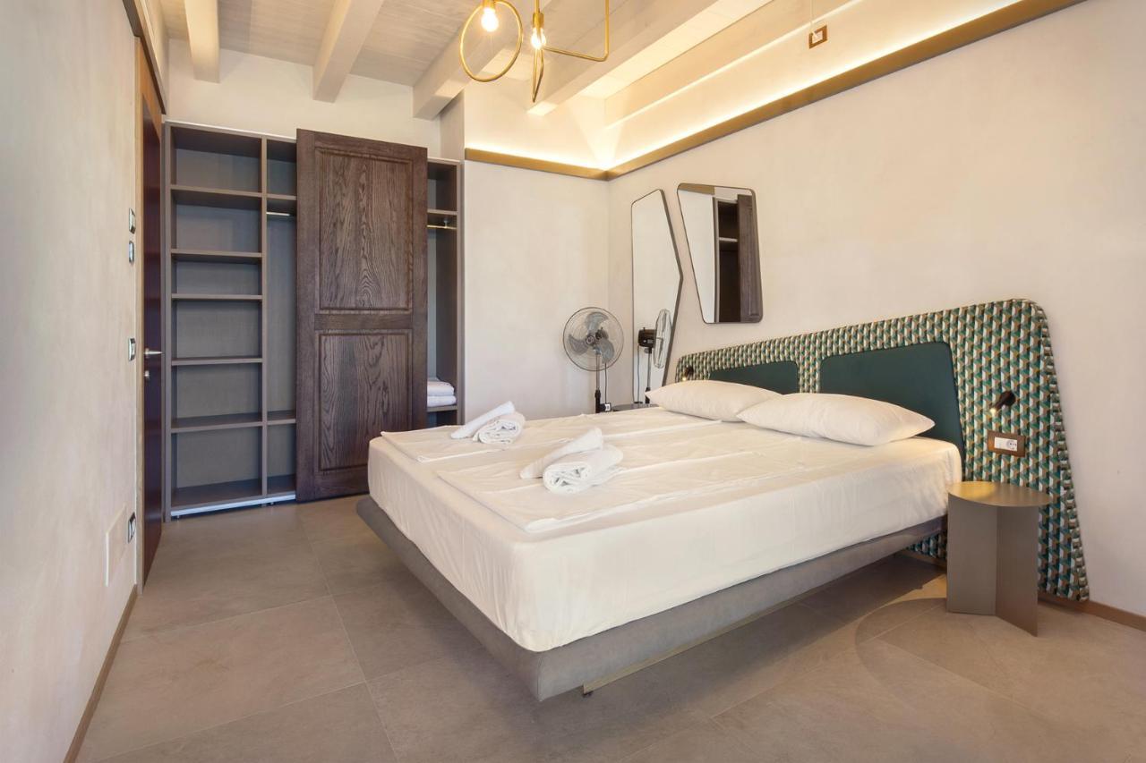 Villa Divina - Apt Icona Con Piscina E Vista Lago Castelletto Di Brenzone Buitenkant foto