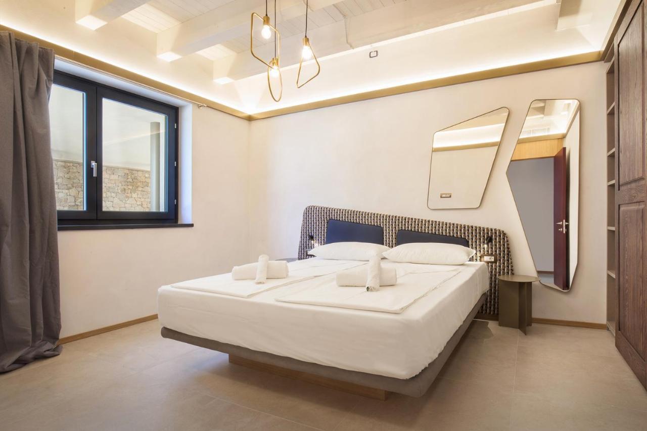 Villa Divina - Apt Icona Con Piscina E Vista Lago Castelletto Di Brenzone Buitenkant foto